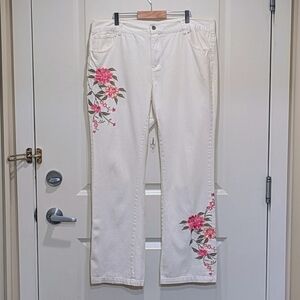 EUC Studio West 1X White Cotton Denim Jeans with Floral Embroidery
